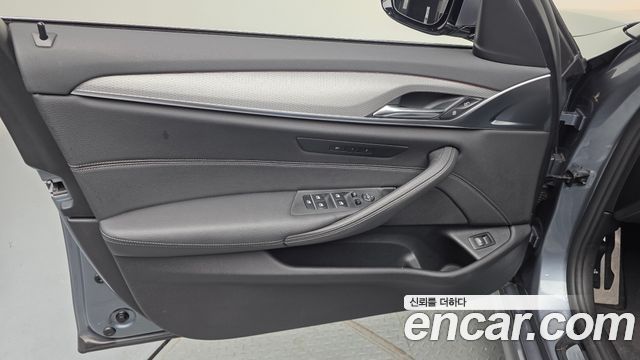 BMW 5-Series 520d M Sport package