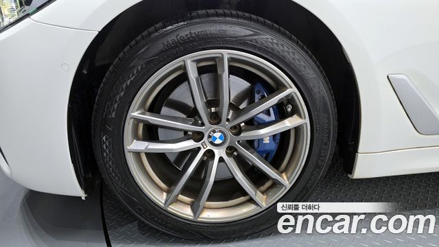 BMW 5-Series 530i xDrive M Sport Package Plus