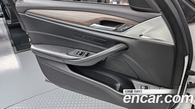BMW 5-Series 530i xDrive M Sport Package Plus