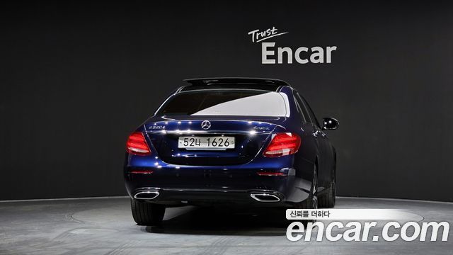 Mercedes-Benz E-Class E220d 4MATIC Avantgarde