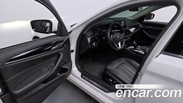 BMW 5-Series 520i Luxury