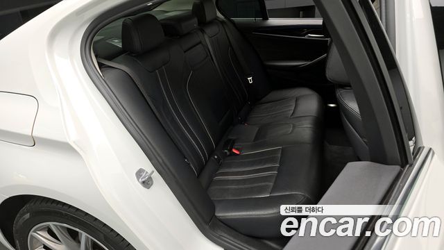 BMW 5-Series 520i Luxury