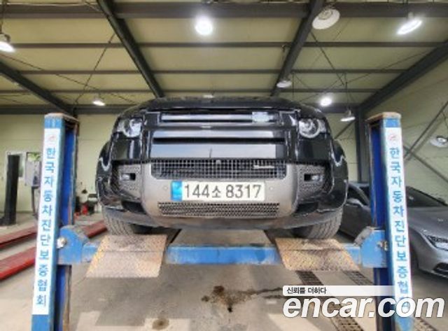 Land Rover Defender 110 P300 X-Dynamic SE