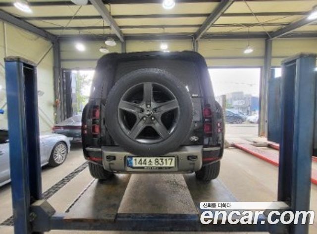 Land Rover Defender 110 P300 X-Dynamic SE