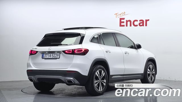 Mercedes-Benz GLA-Class GLA220
