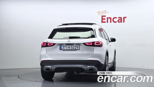 Mercedes-Benz GLA-Class GLA220