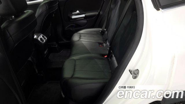 Mercedes-Benz GLA-Class GLA220