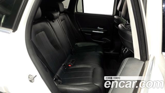 Mercedes-Benz GLA-Class GLA220