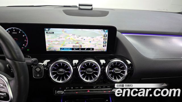 Mercedes-Benz GLA-Class GLA220