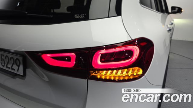 Mercedes-Benz GLA-Class GLA220