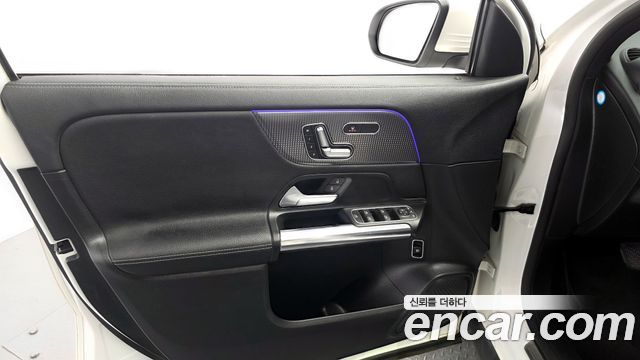 Mercedes-Benz GLA-Class GLA220