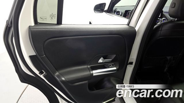 Mercedes-Benz GLA-Class GLA220