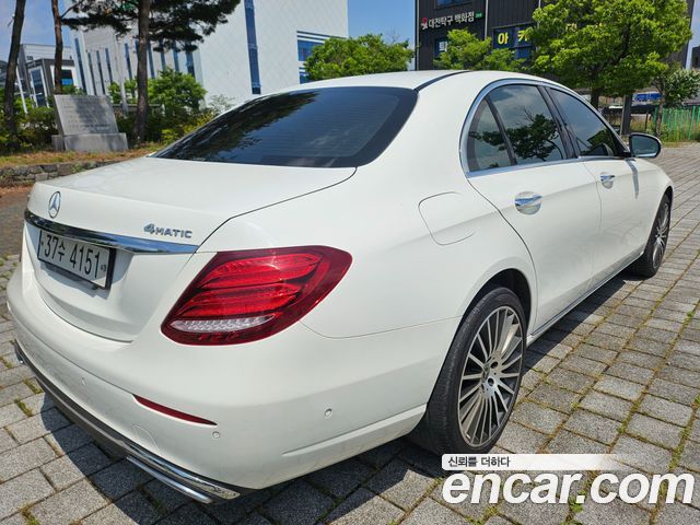Mercedes-Benz E-Class E220d 4MATIC Avantgarde