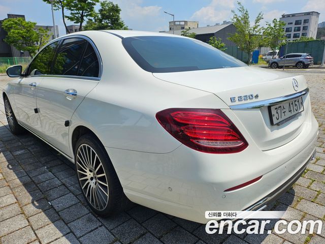Mercedes-Benz E-Class E220d 4MATIC Avantgarde