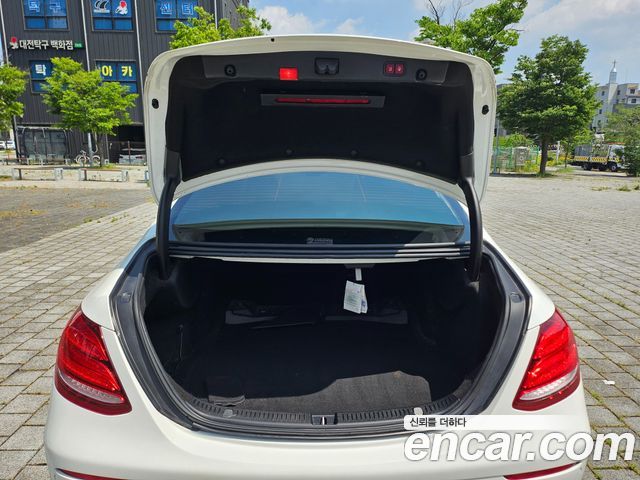 Mercedes-Benz E-Class E220d 4MATIC Avantgarde