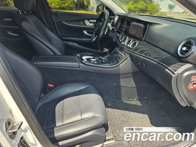 Mercedes-Benz E-Class E220d 4MATIC Avantgarde