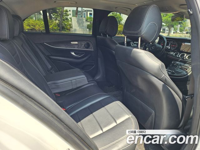 Mercedes-Benz E-Class E220d 4MATIC Avantgarde
