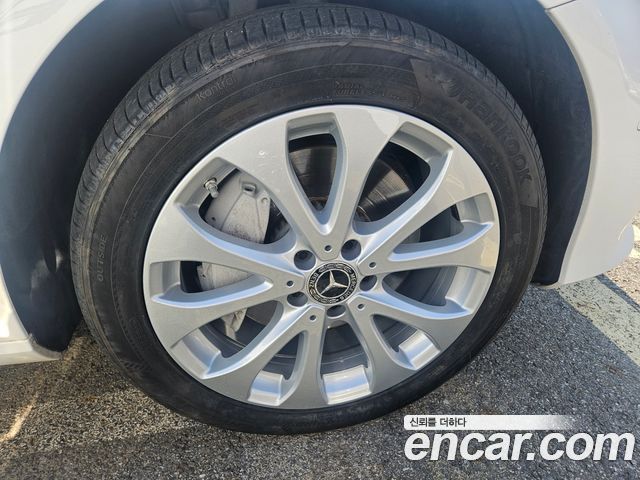 Mercedes-Benz E-Class E300 4MATIC Exclusive