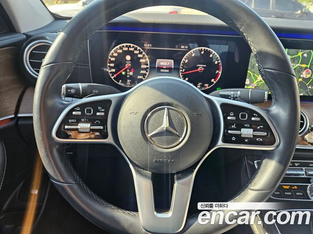 Mercedes-Benz E-Class E300 4MATIC Exclusive