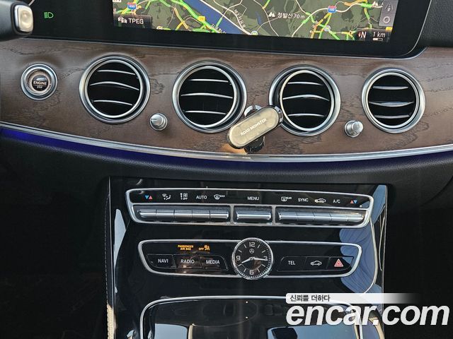 Mercedes-Benz E-Class E300 4MATIC Exclusive