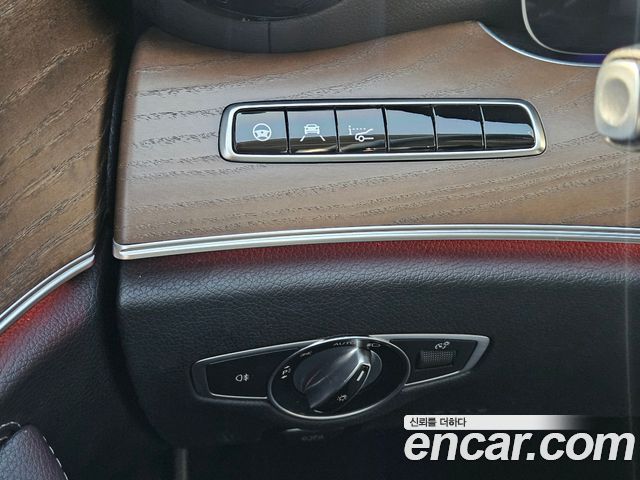 Mercedes-Benz E-Class E300 4MATIC Exclusive