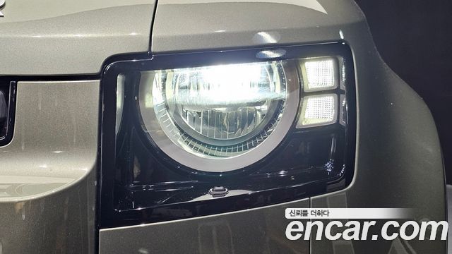 Land Rover Defender 110 D240 S