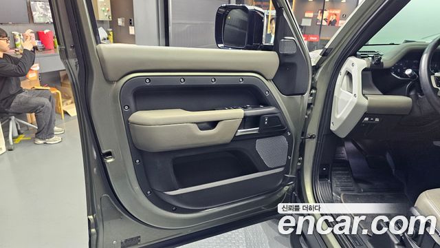 Land Rover Defender 110 D240 S
