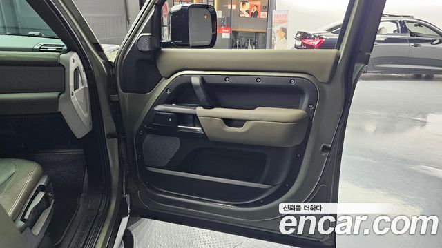 Land Rover Defender 110 D240 S