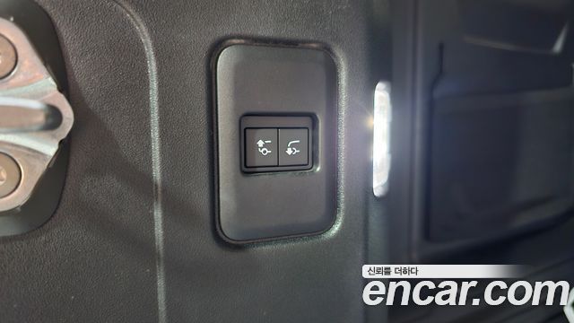 Land Rover Defender 110 D240 S