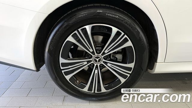 Mercedes-Benz E-Class E200 Avantgarde