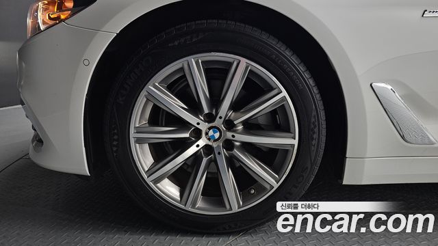 BMW 5-Series 520i Luxury