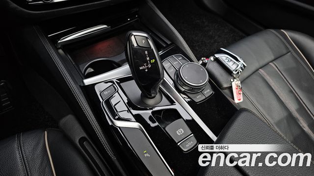 BMW 5-Series 520i Luxury