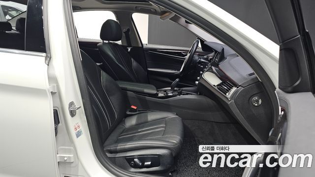 BMW 5-Series 520i Luxury