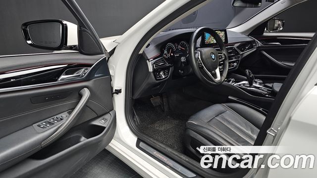 BMW 5-Series 520i Luxury