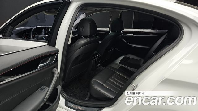 BMW 5-Series 520i Luxury