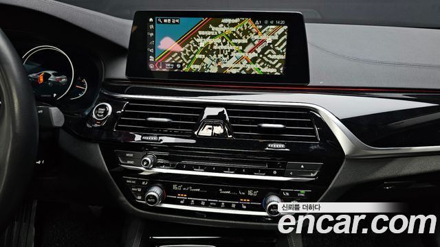 BMW 5-Series 520i Luxury