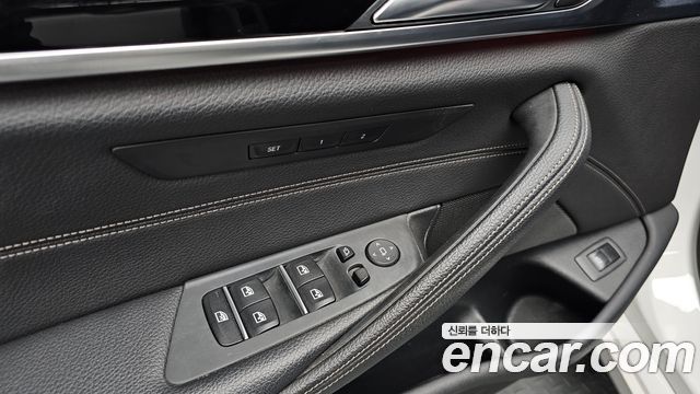 BMW 5-Series 520i Luxury