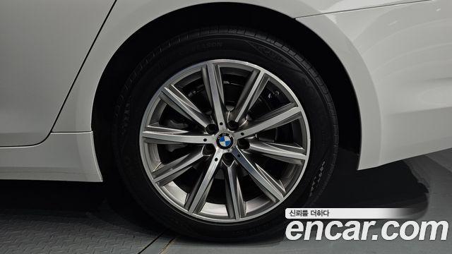 BMW 5-Series 520i Luxury