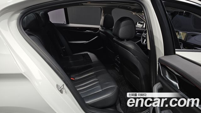 BMW 5-Series 520i Luxury