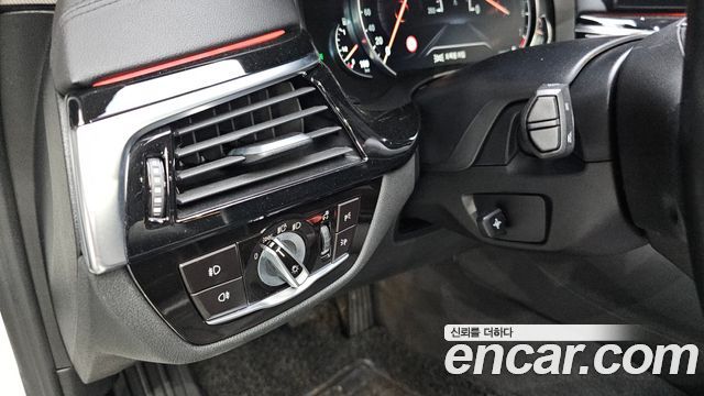 BMW 5-Series 520i Luxury