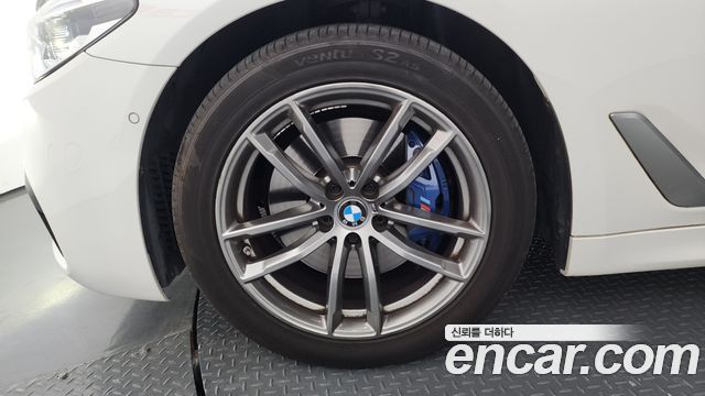 BMW 5-Series 530i M Sport Package Plus