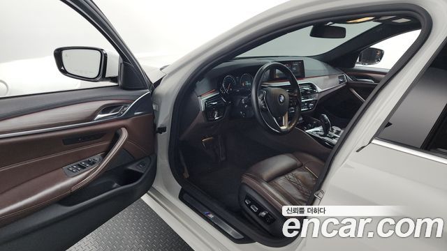BMW 5-Series 530i M Sport Package Plus