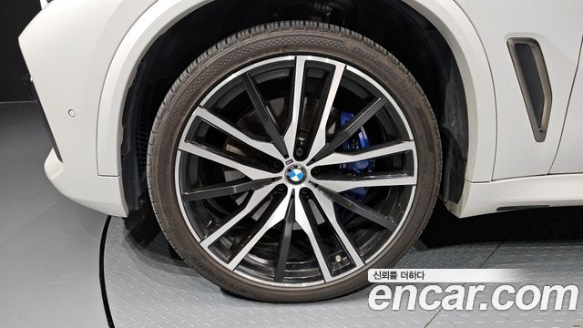 BMW X5 M50d First Edition