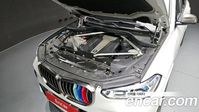 BMW X5 M50d First Edition