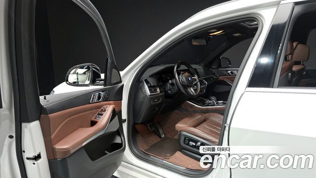 BMW X5 M50d First Edition