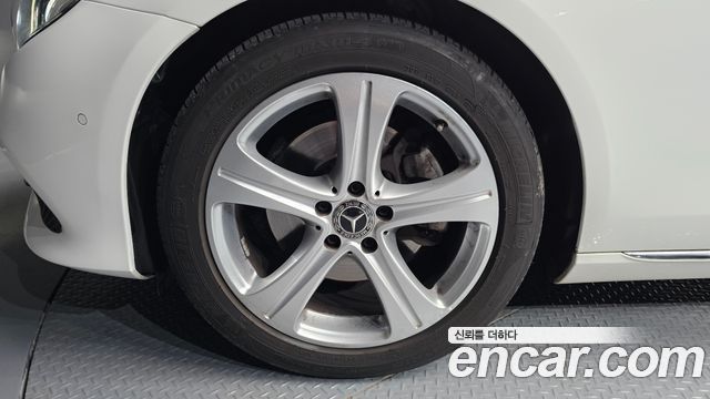 Mercedes-Benz E-Class E200 Avantgarde
