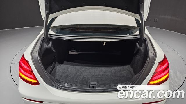 Mercedes-Benz E-Class E200 Avantgarde