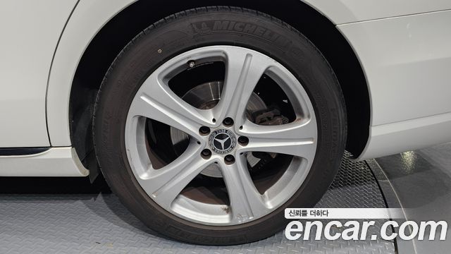 Mercedes-Benz E-Class E200 Avantgarde