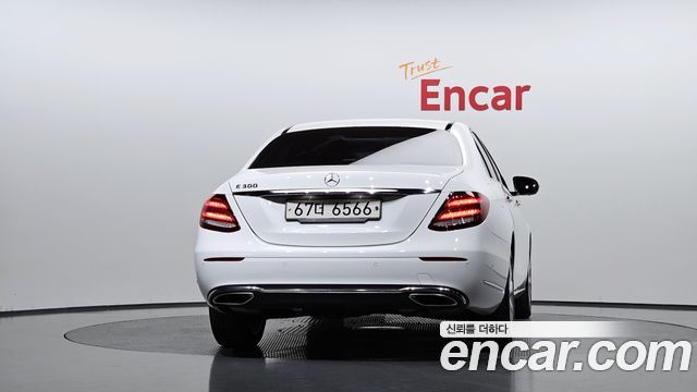 Mercedes-Benz E-Class E300 Exclusive