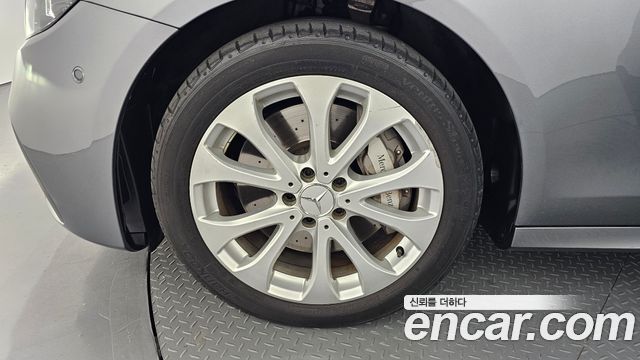Mercedes-Benz E-Class E350 4MATIC AMG Line